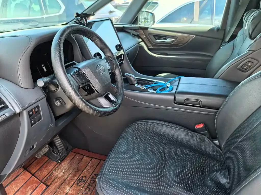 Toyota Alphard — фото 6