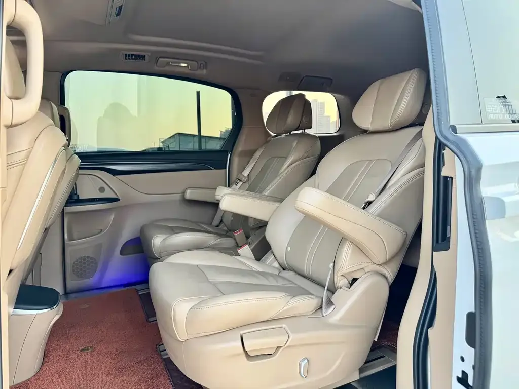 Buick GL8 2021 из CN, фото 8