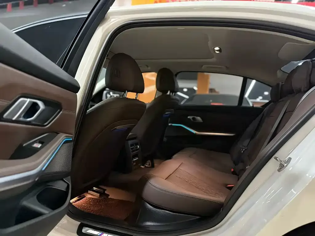 BMW 3 Series 2024 из CN, фото 7