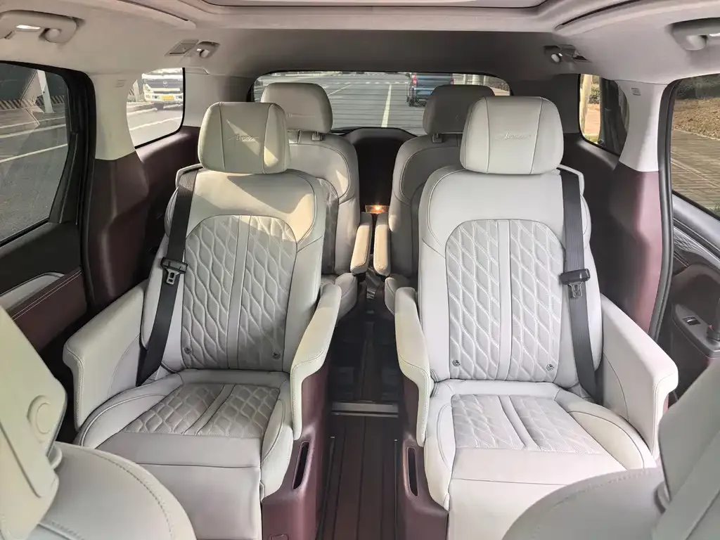 Buick GL8 2023 из CN, фото 7