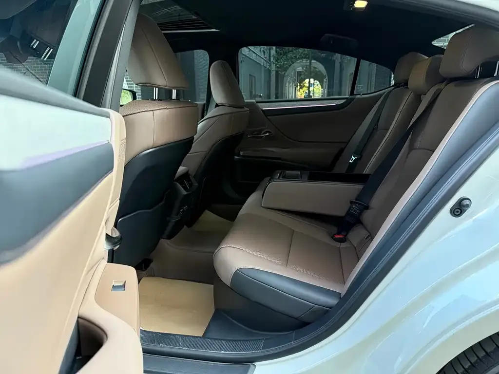 Lexus ES 2025 из CN, фото 5