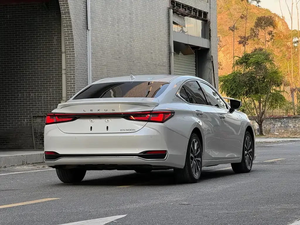 Lexus ES 2025 из CN, фото 8
