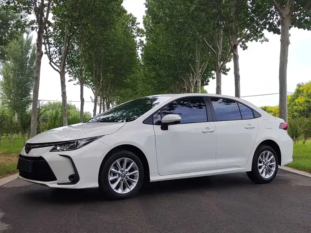 Toyota Corolla — фото 1