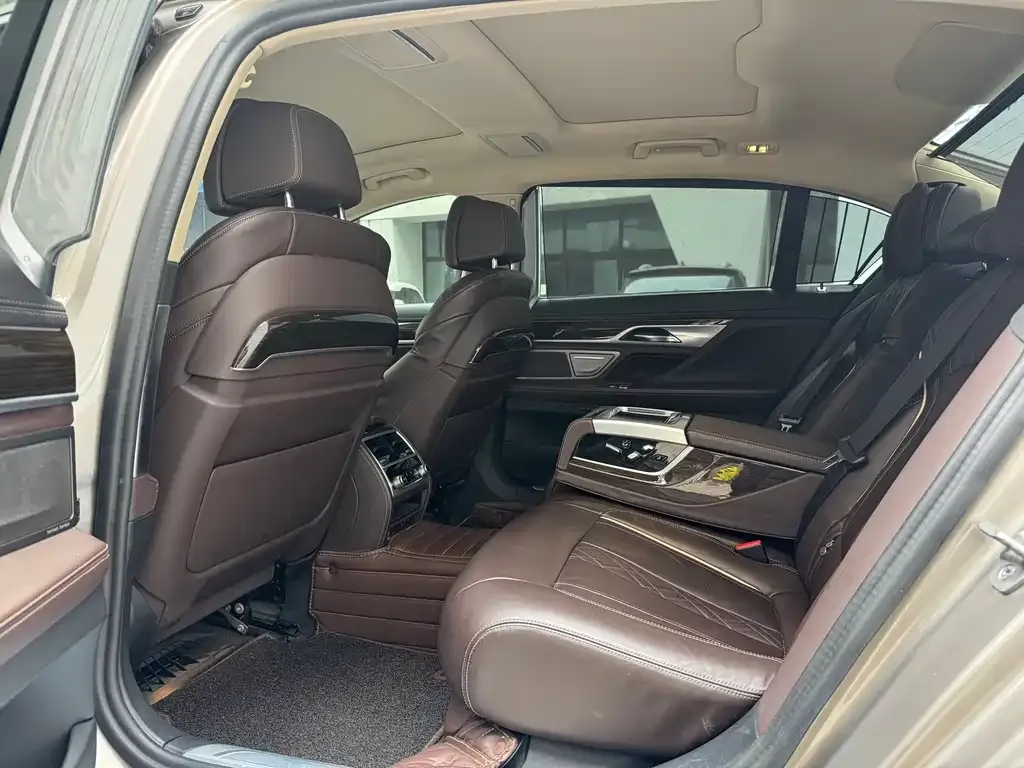 BMW 7 Series 2023 из CN, фото 6
