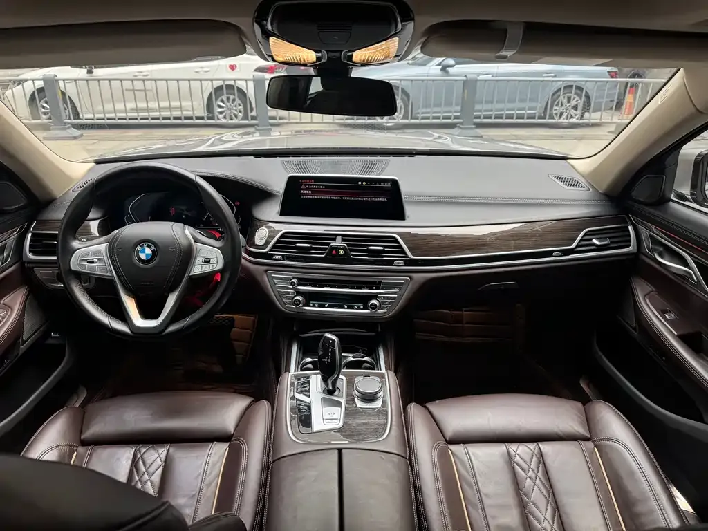 BMW 7 Series 2023 из CN, фото 9