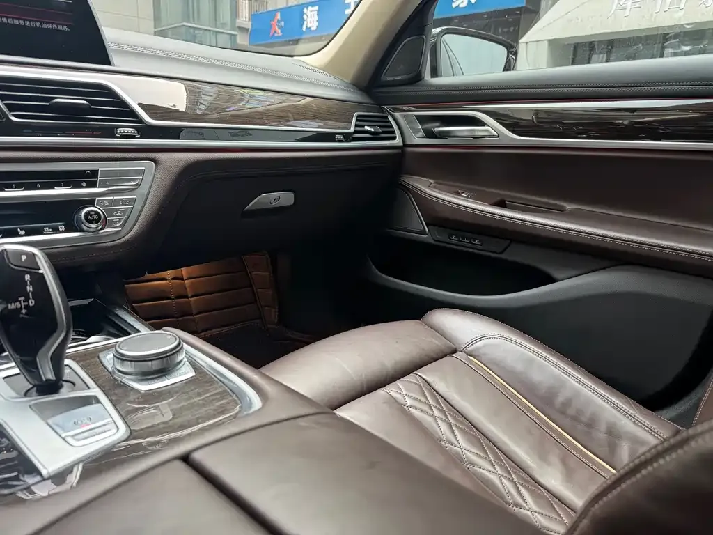 BMW 7 Series 2023 из CN, фото 7