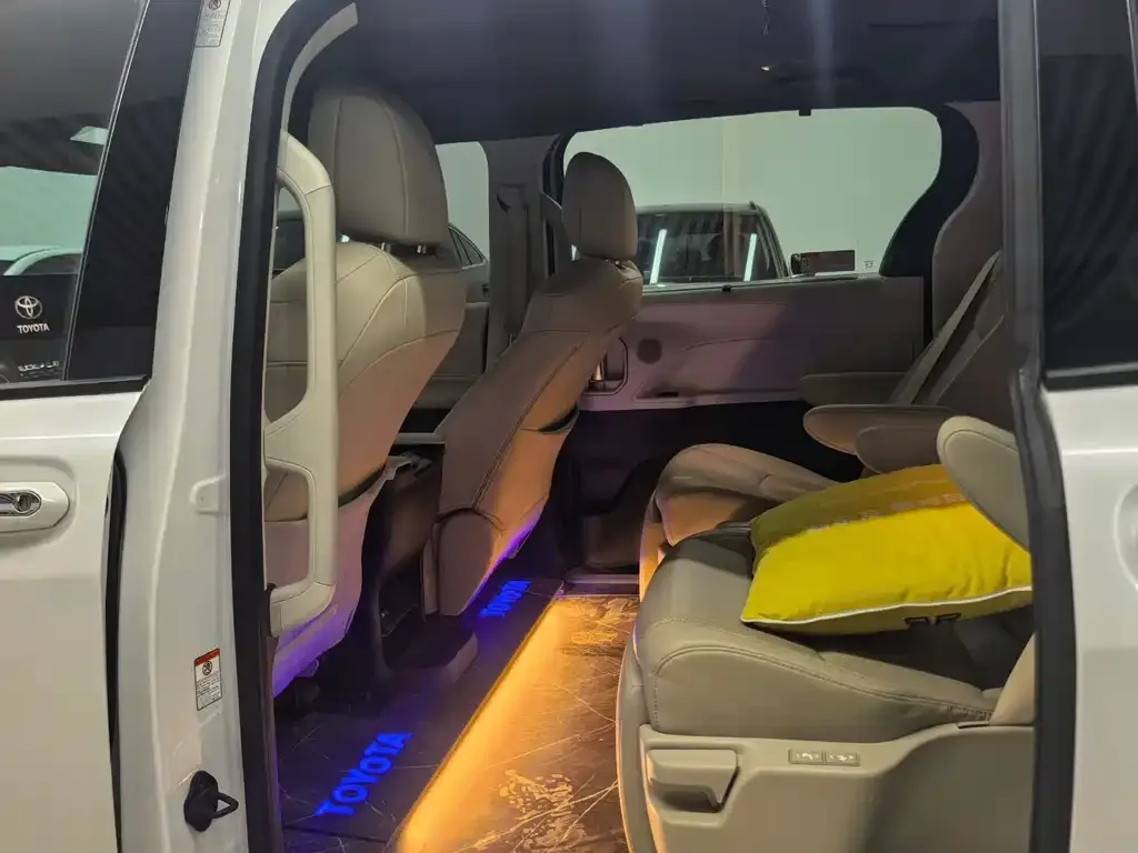 Toyota Granvia — фото 3