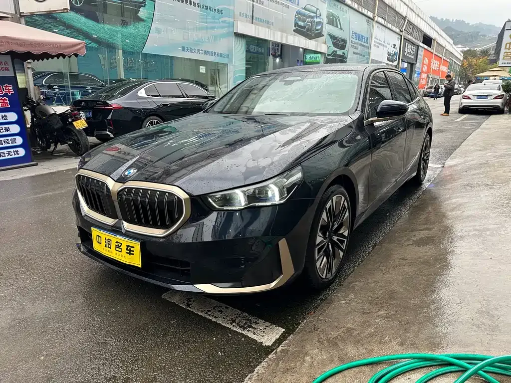 BMW 5 Series 2024 из CN, фото 1