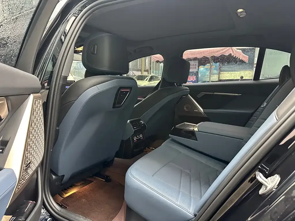 BMW 5 Series 2024 из CN, фото 6