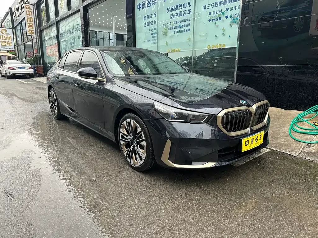 BMW 5 Series 2024 из CN, фото 10