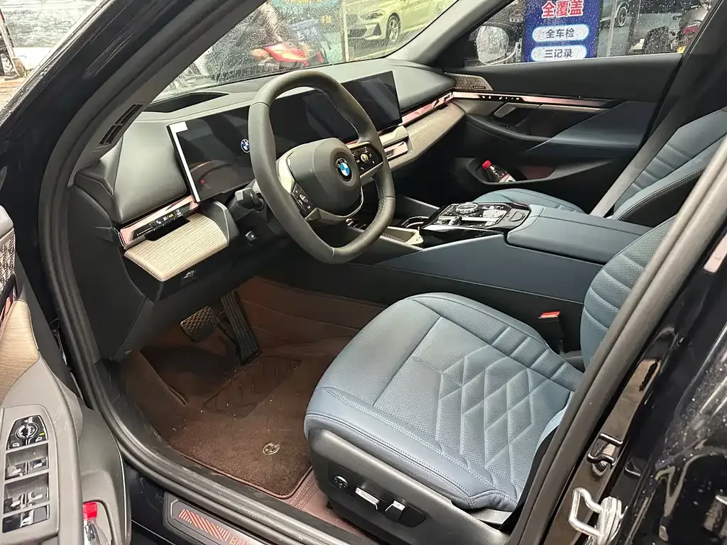 BMW 5 Series 2024 из CN, фото 5