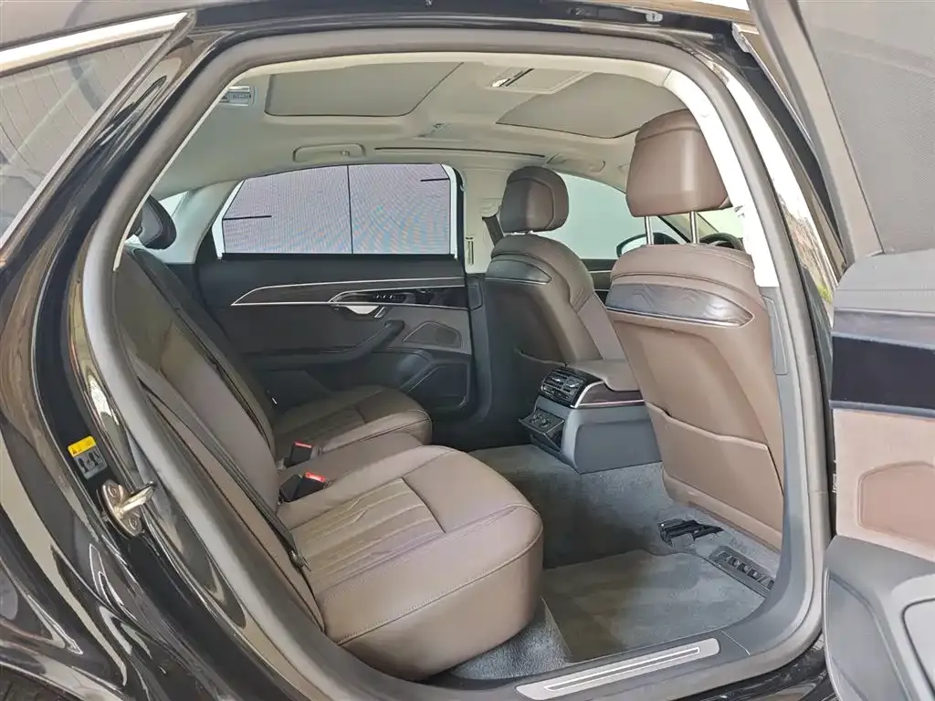 Audi A8 2025 из CN, фото 6