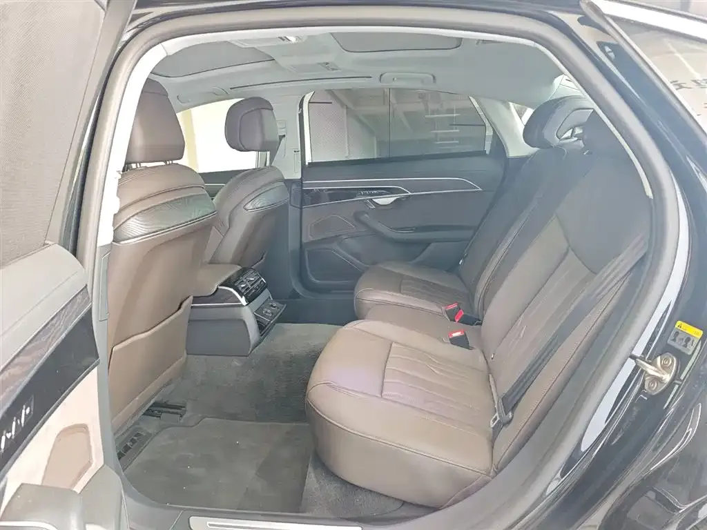 Audi A8 2025 из CN, фото 5