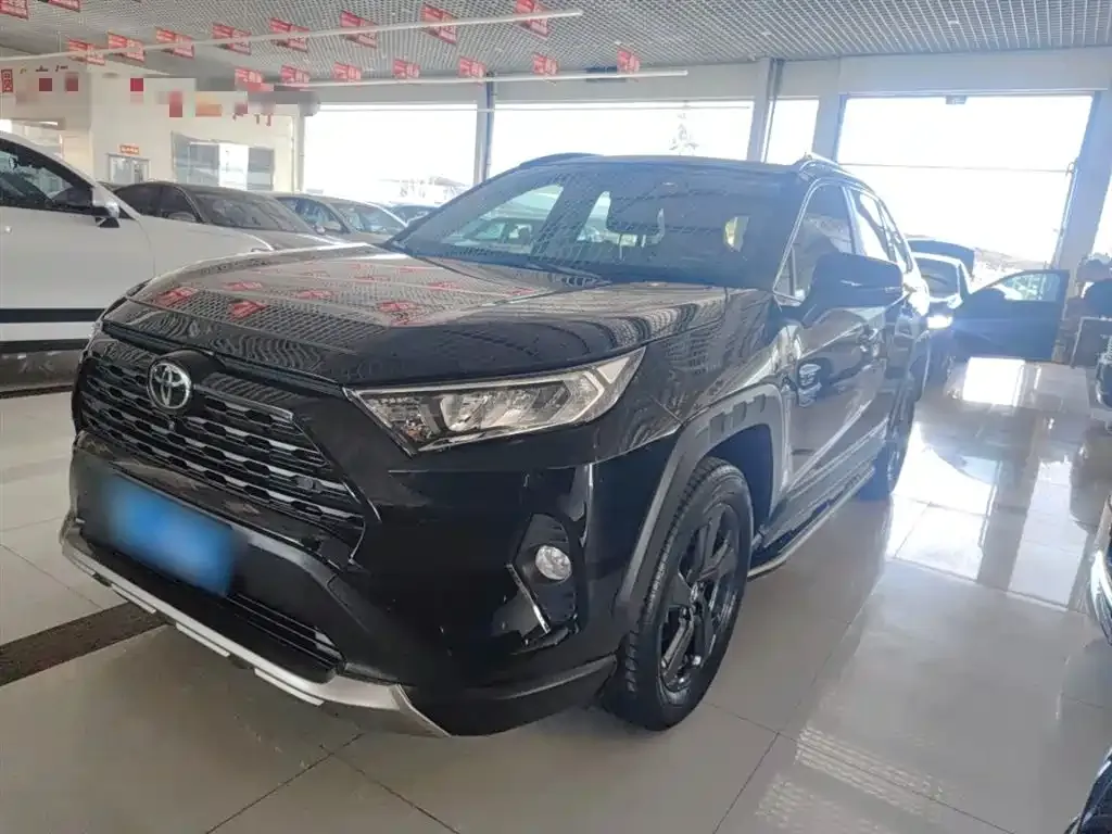 Toyota RAV4 2023 из CN, фото 2