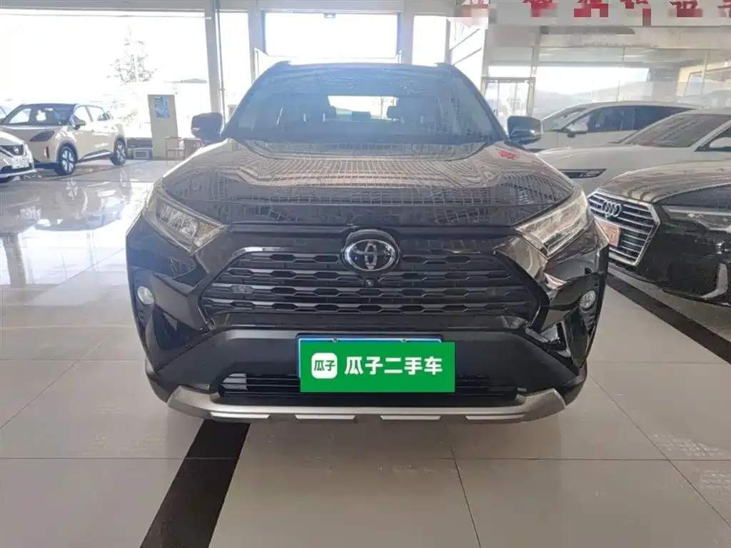 Toyota RAV4 2023 из CN, фото 3