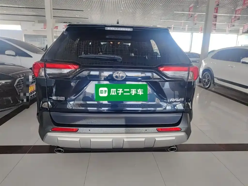 Toyota RAV4 2023 из CN, фото 6