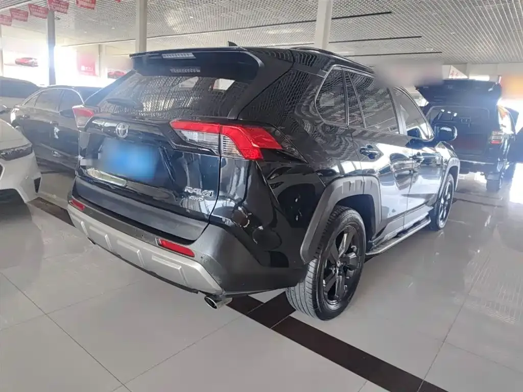 Toyota RAV4 2023 из CN, фото 7