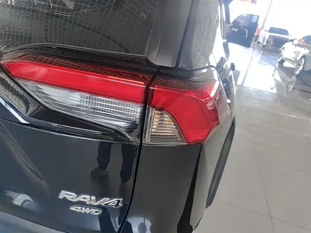 Toyota RAV4 2023 из CN, фото 8