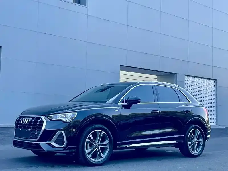 Audi Q3 — фото 1