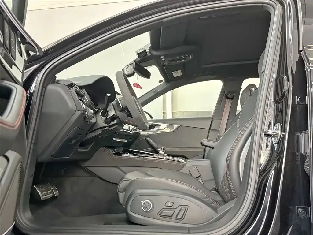 Audi RS 4 2024 из CN, фото 10