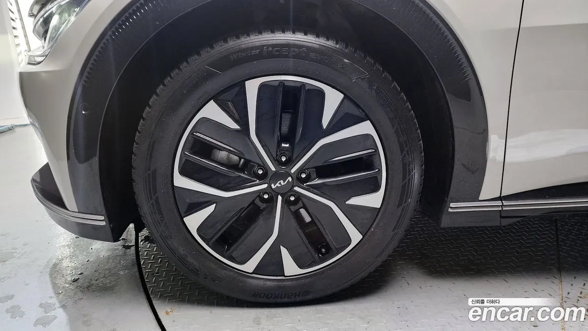 Kia EV6 — фото 8