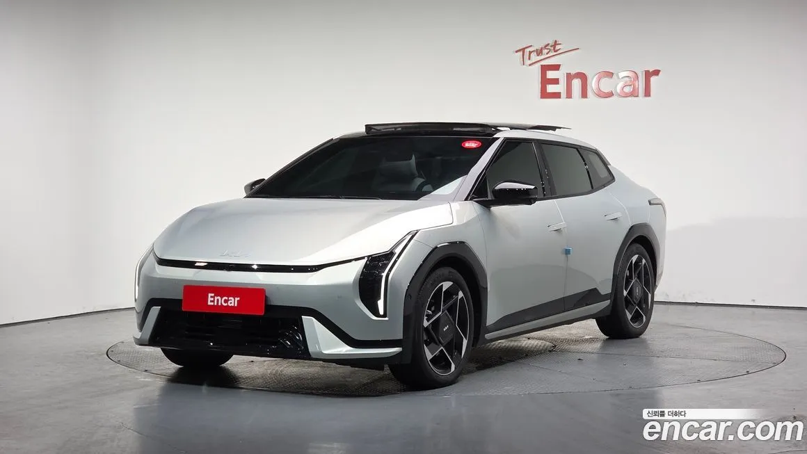 Kia EV4 — фото 1