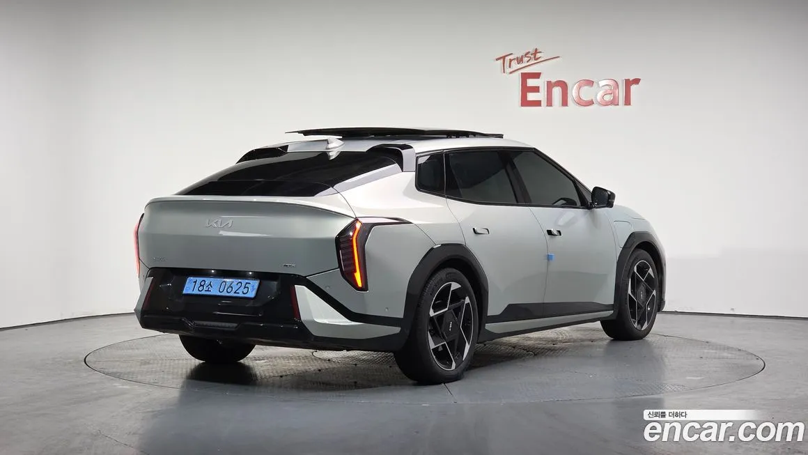 Kia EV4 — фото 6