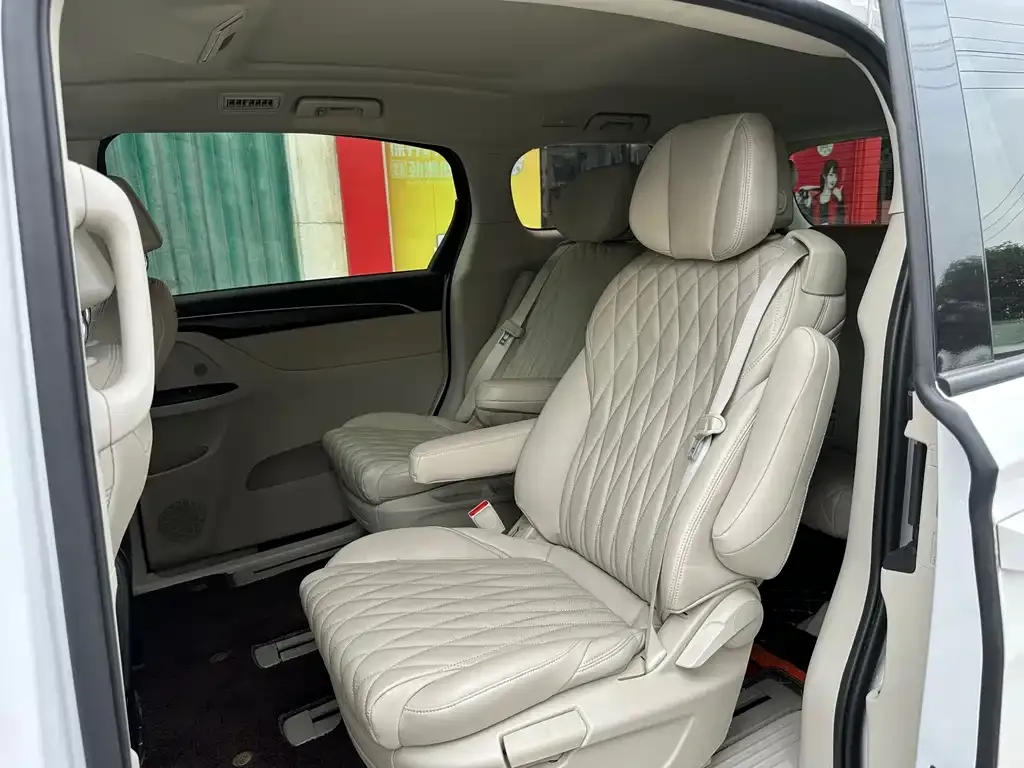 Buick GL8 2022 из CN, фото 3