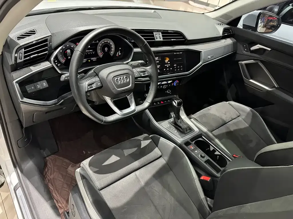 Audi Q3 2023 из CN, фото 2