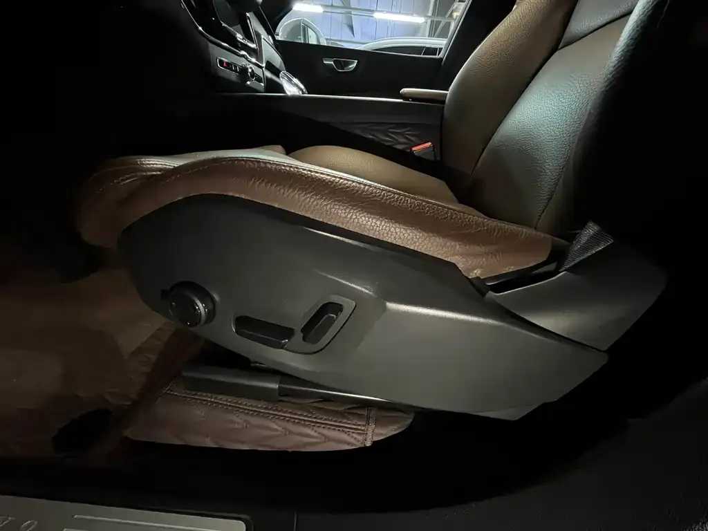 Volvo XC60 2023 из CN, фото 7