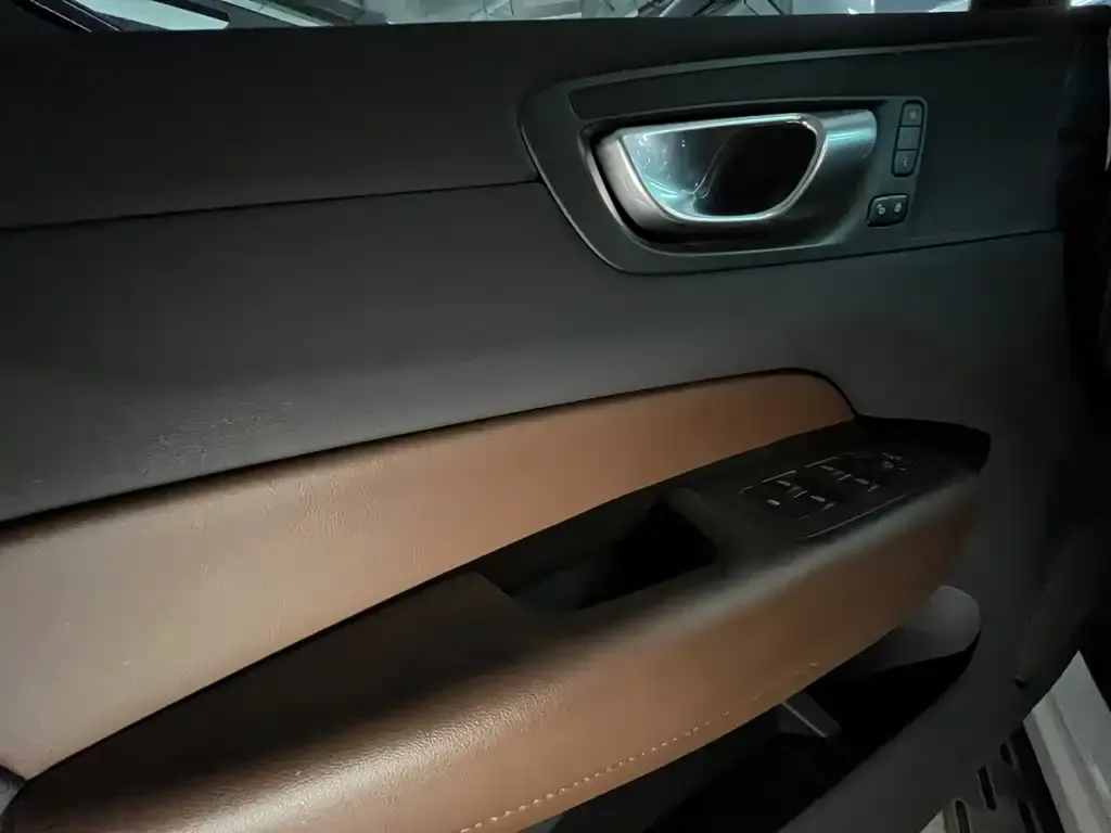 Volvo XC60 2023 из CN, фото 3