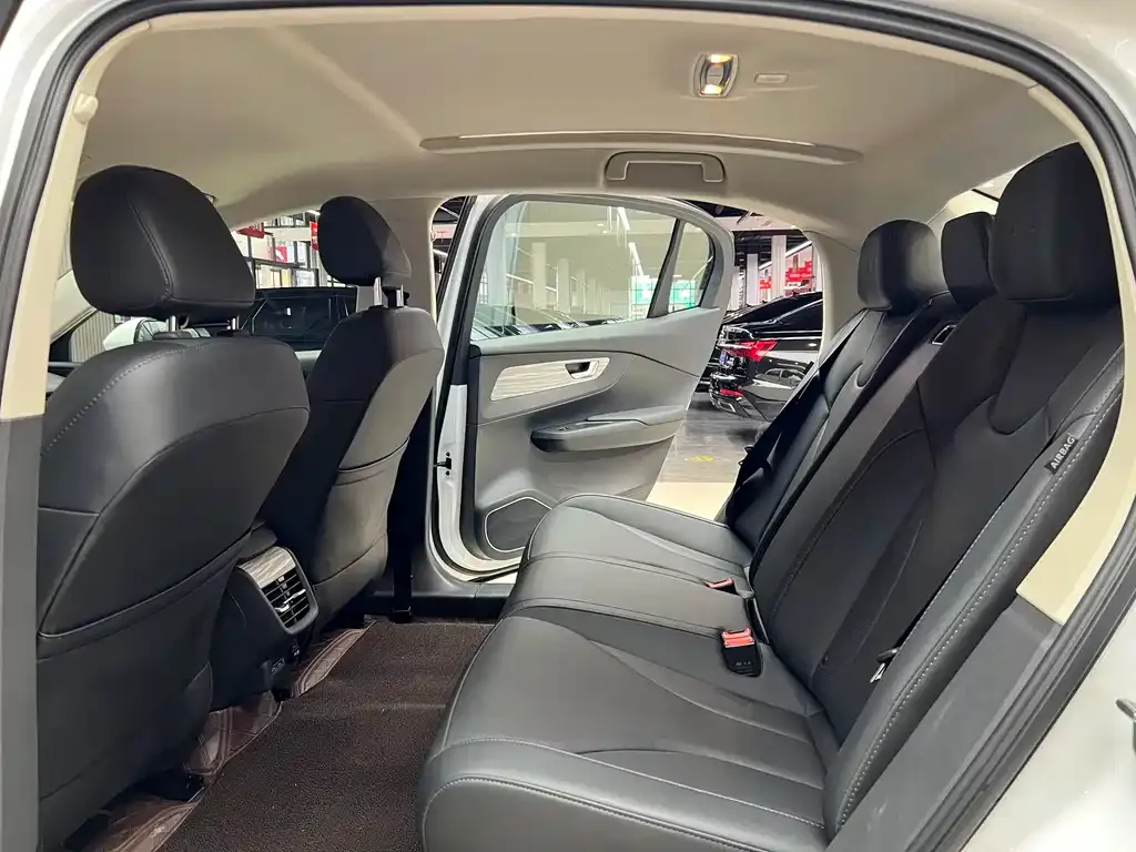 Hongqi E-QM5 2024 из CN, фото 3
