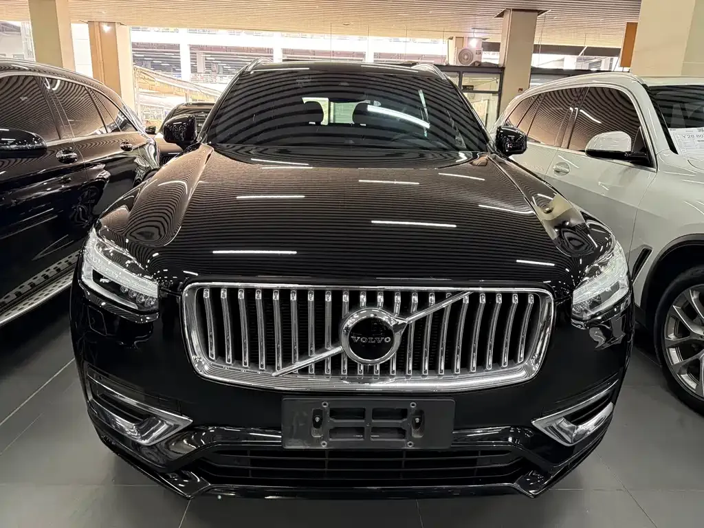 Volvo XC90 — фото 1