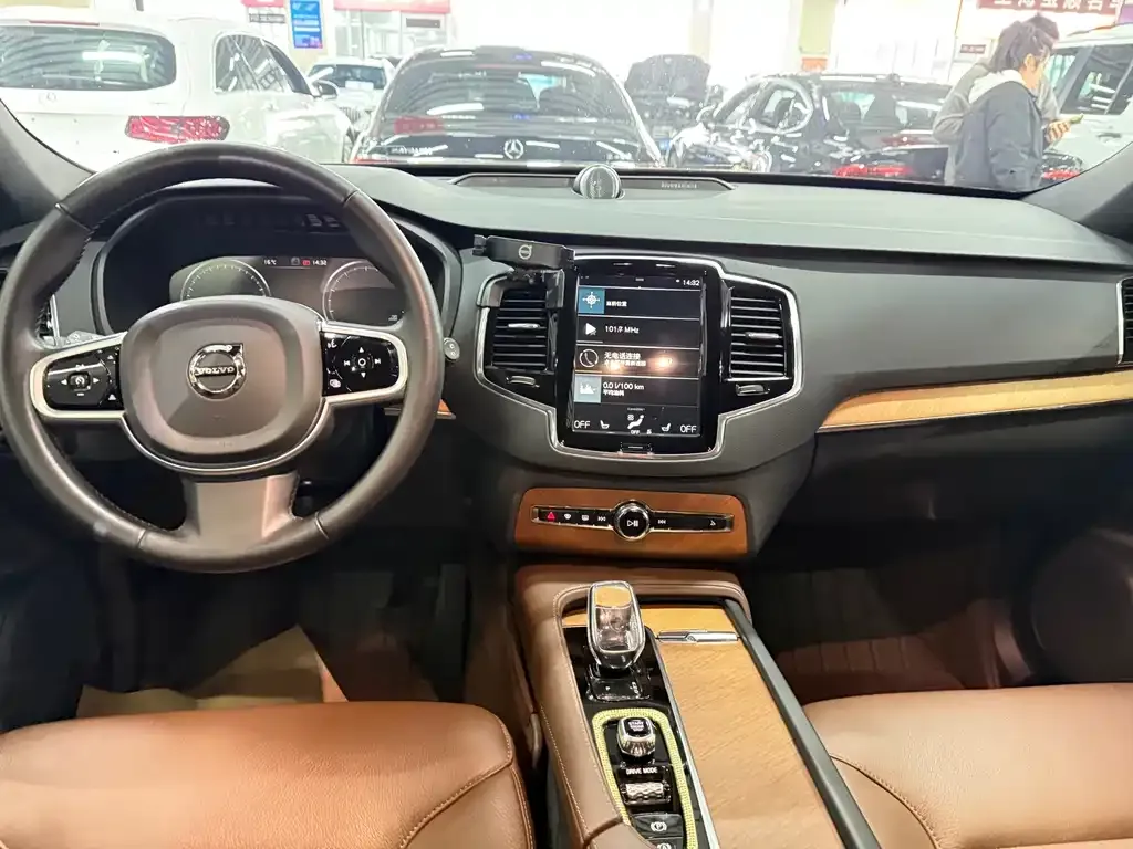 Volvo XC90 — фото 2