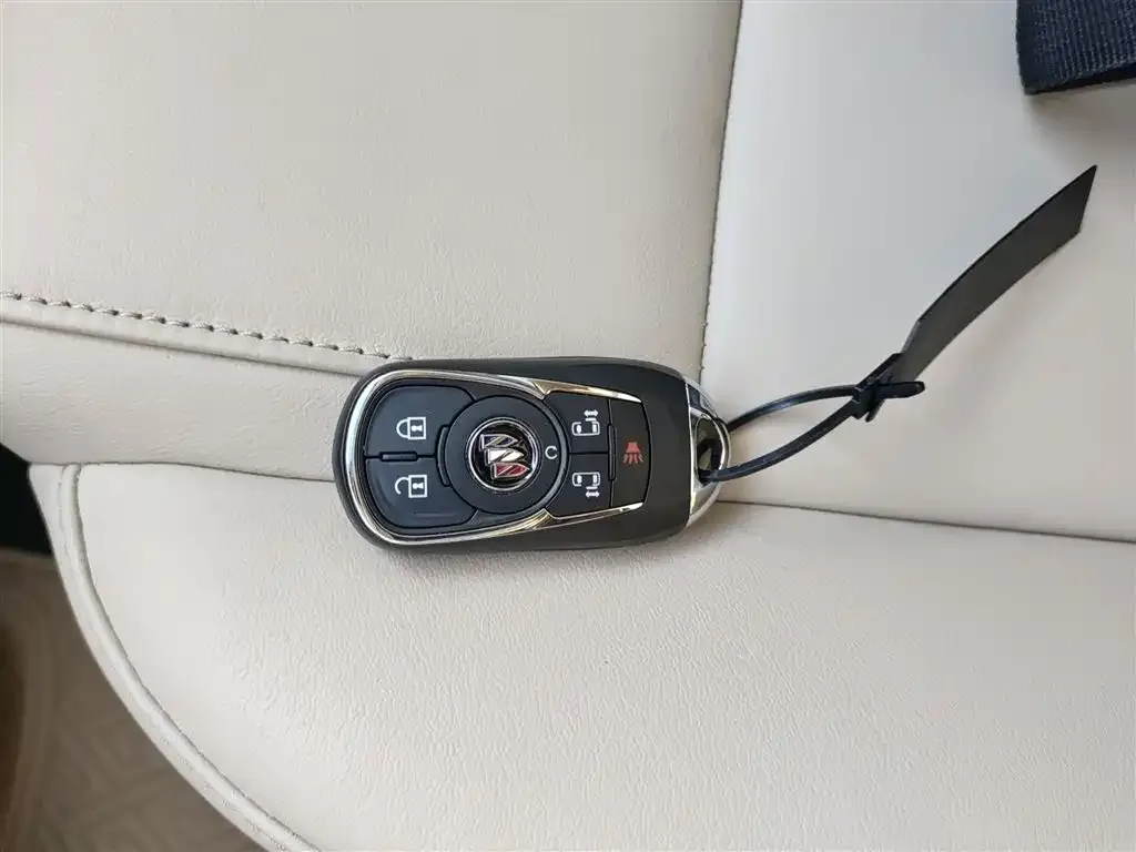 Buick GL8 2023 из CN, фото 2