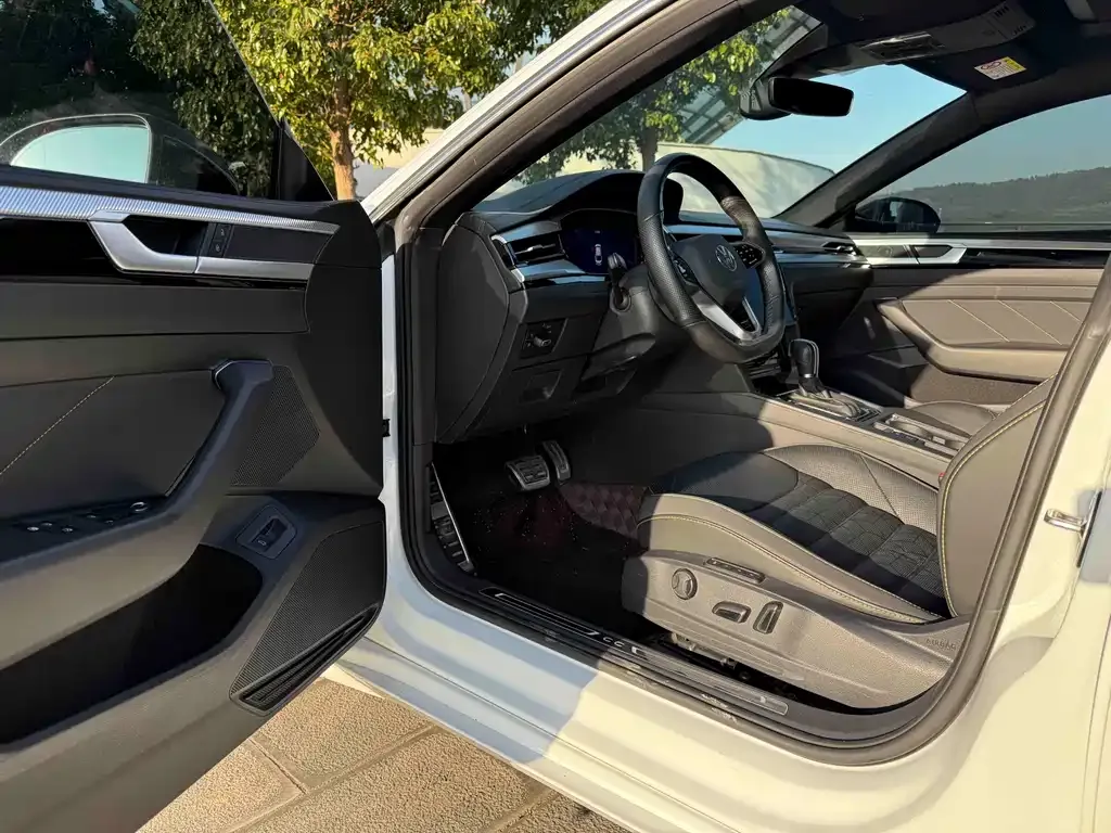Volkswagen CC 2022 из CN, фото 4