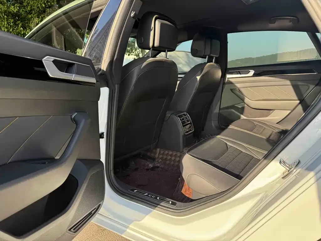 Volkswagen CC 2022 из CN, фото 5