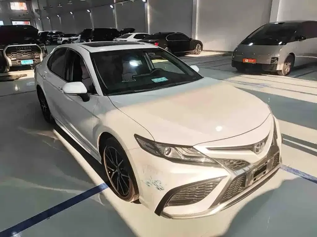 Toyota Camry 2022 из CN, фото 2