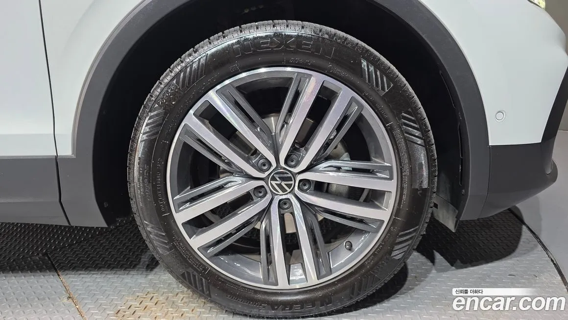Volkswagen Tiguan — фото 7
