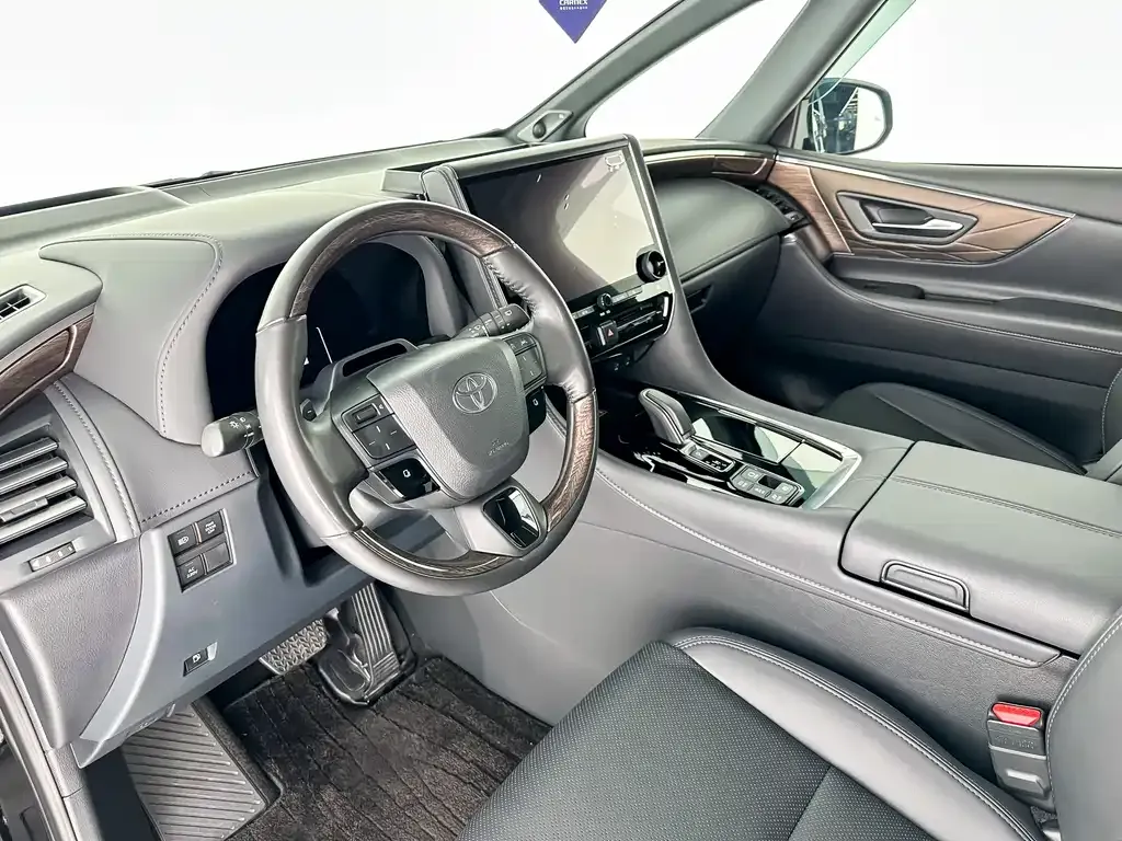 Toyota Alphard — фото 7