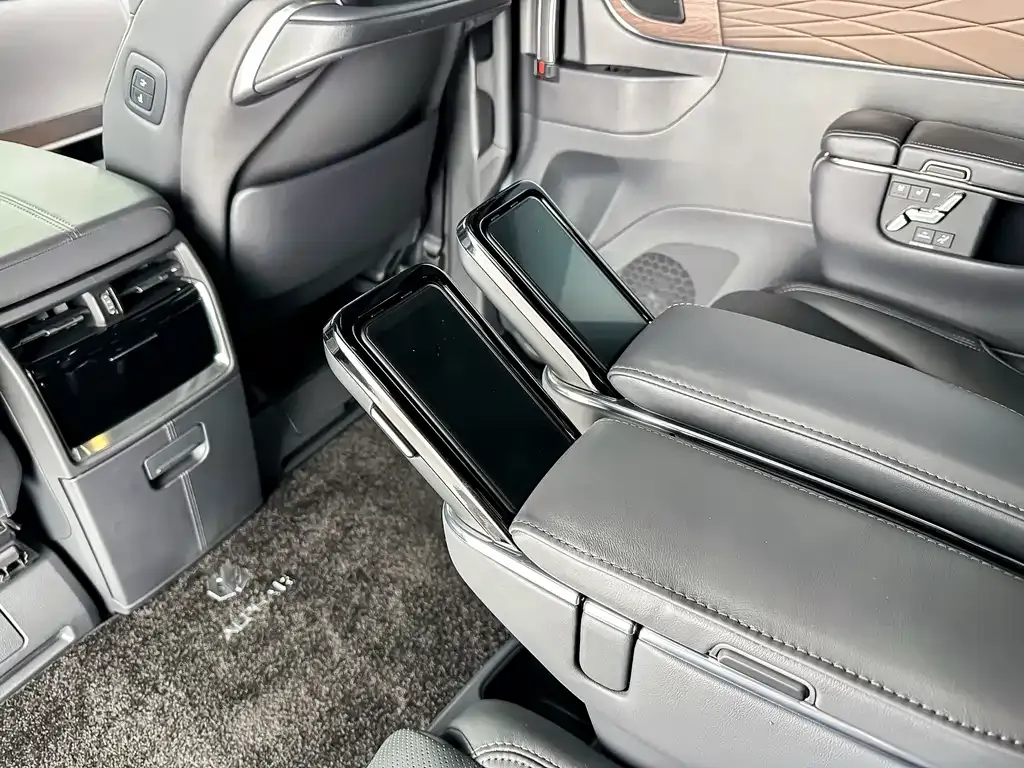 Toyota Alphard — фото 4