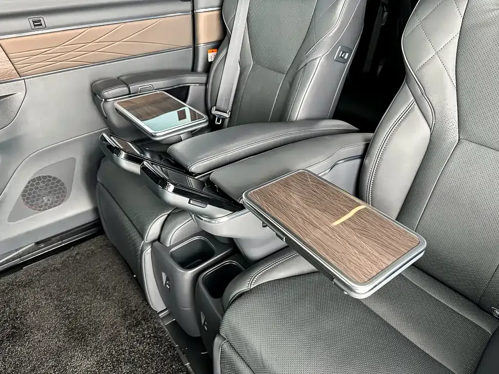 Toyota Alphard — фото 5