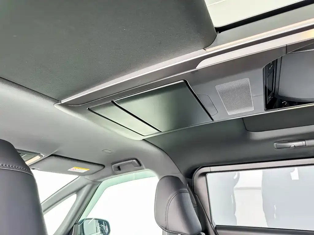 Toyota Alphard — фото 2