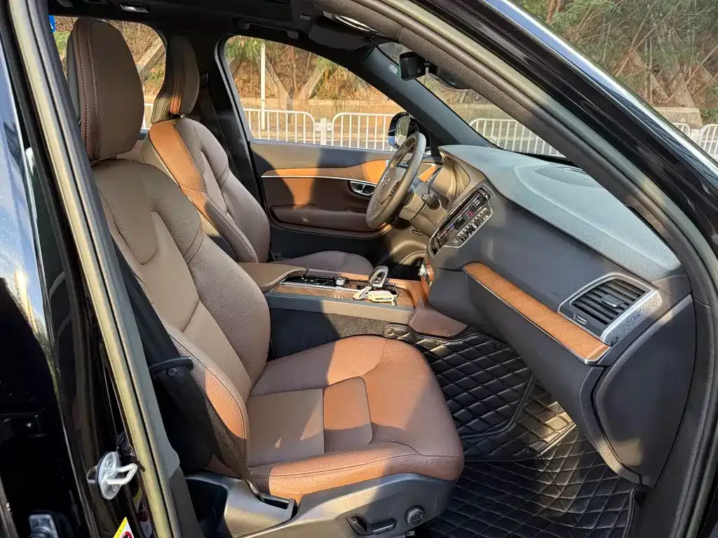 Volvo XC90 2023 из CN, фото 8