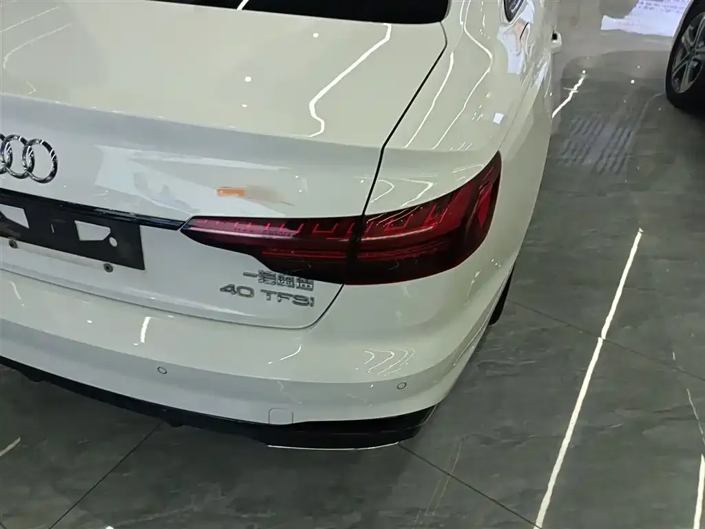 Audi A4L 2023 из CN, фото 4
