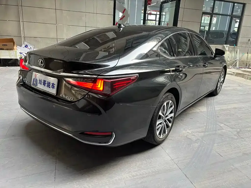 Lexus ES — фото 8