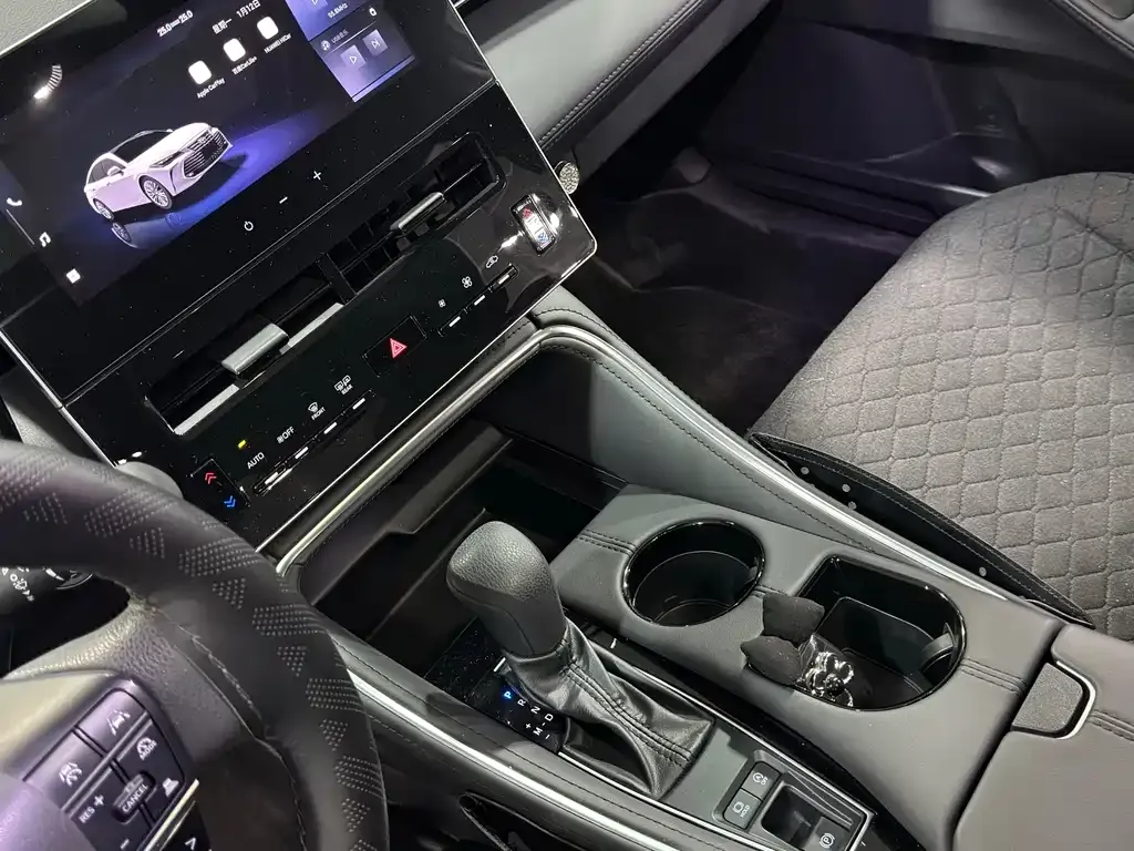 Toyota Avalon 2024 из CN, фото 2