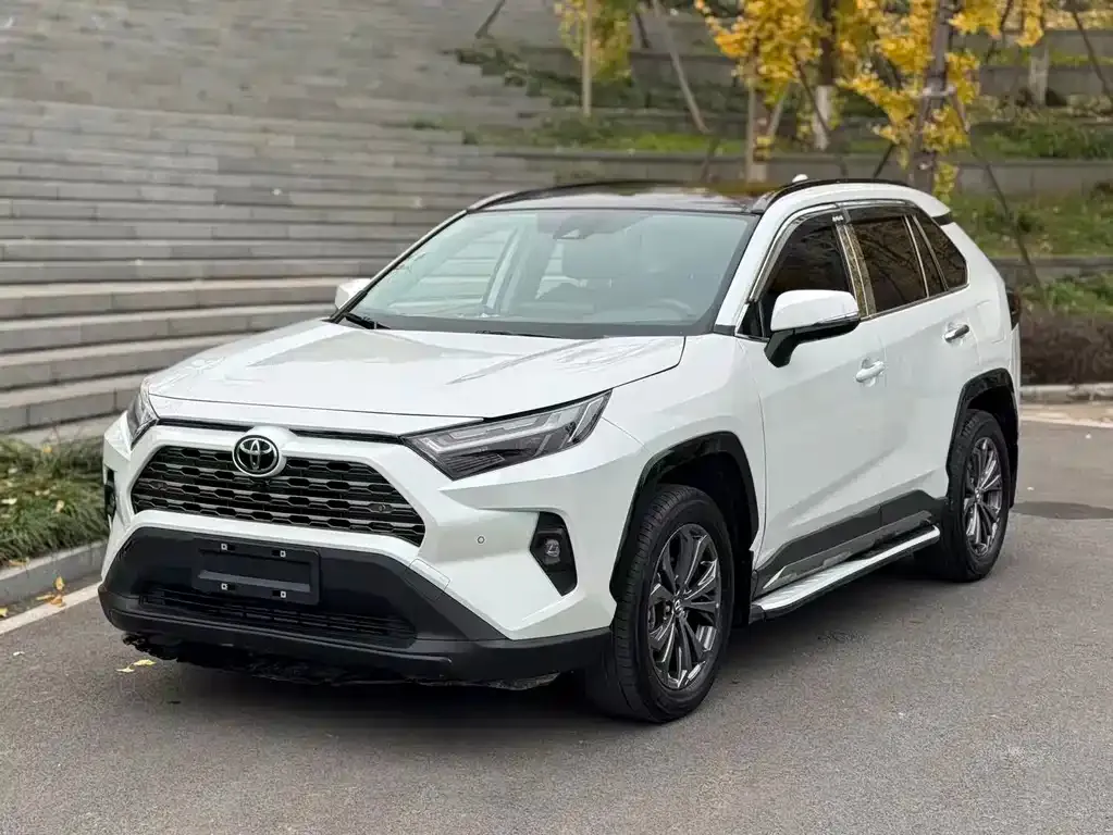 Toyota RAV4 — фото 1