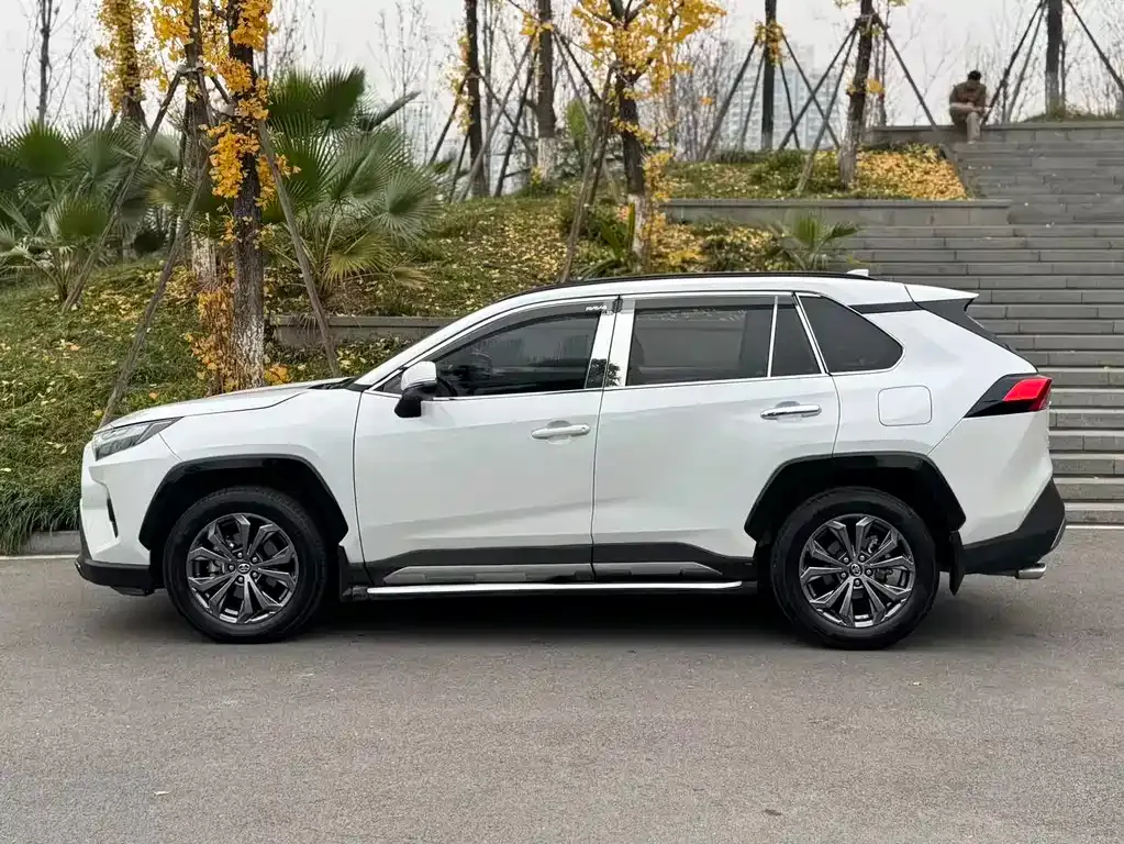 Toyota RAV4 — фото 10