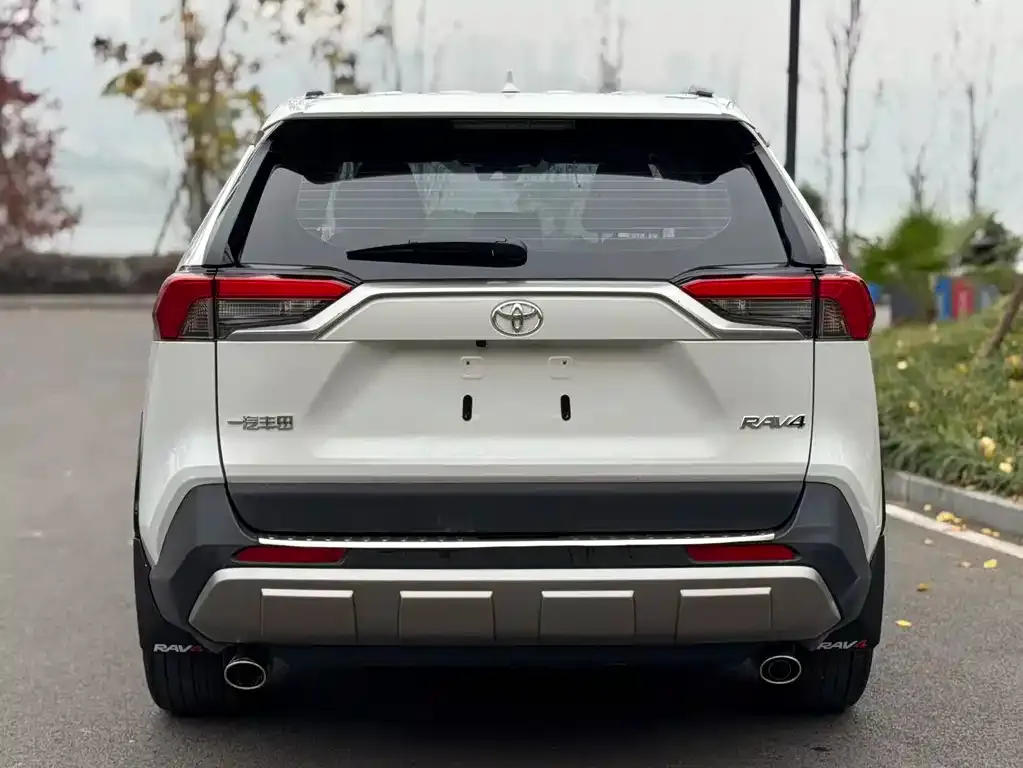 Toyota RAV4 — фото 2